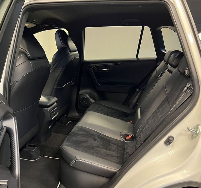 Toyota RAV4 GR SPORT 4WD e-CVT - fotka 12 z 18