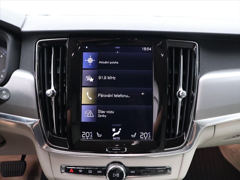 Volvo V90 2,0 D4 140kW Drive-E Momentum - fotka 19 z 29