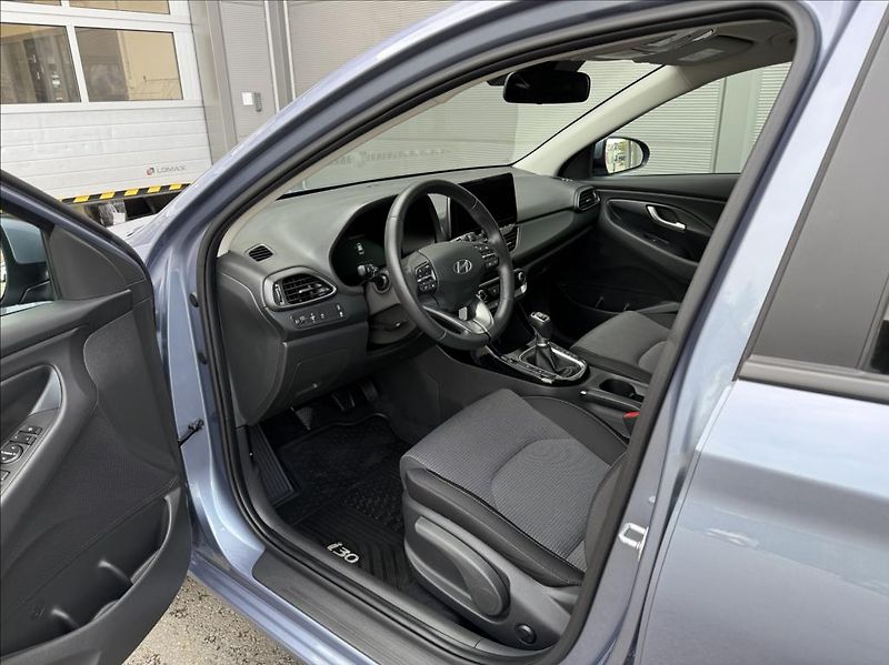 Hyundai i30 1,5 DPi  HB FL Family Cllimate - fotka 8 z 25