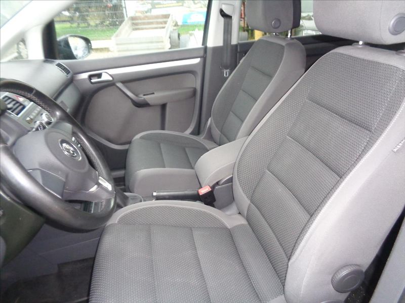 Volkswagen Touran 1,4 - fotka 12 z 19