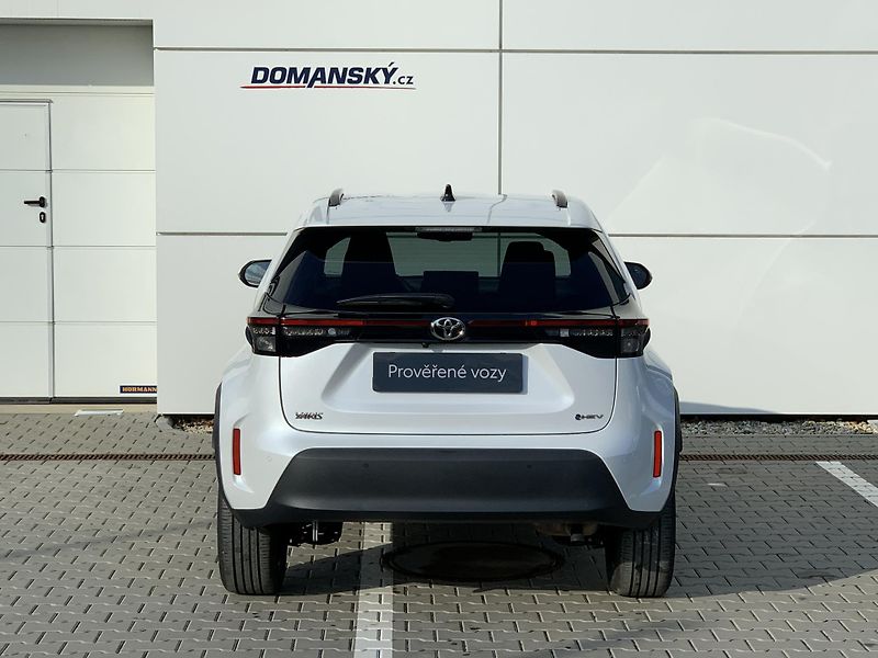 Toyota Yaris Cross YARIS CROSS STYLE 1,5 HEV 96kW - fotka 12 z 29