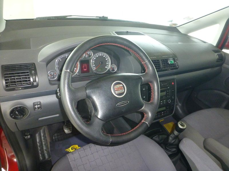 Seat Alhambra (2004) 1,9TDI**VYHŘ.S*ALU*TAŽNÉ*7MÍS - fotka 11 z 23