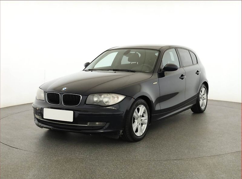 BMW Řada 1 (2008) 118d, po STK, dobrý stav - fotka 2 z 14