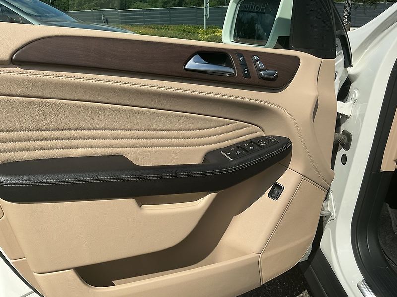 Mercedes-Benz GLE 350 d AMG 4MATIC - fotka 9 z 25