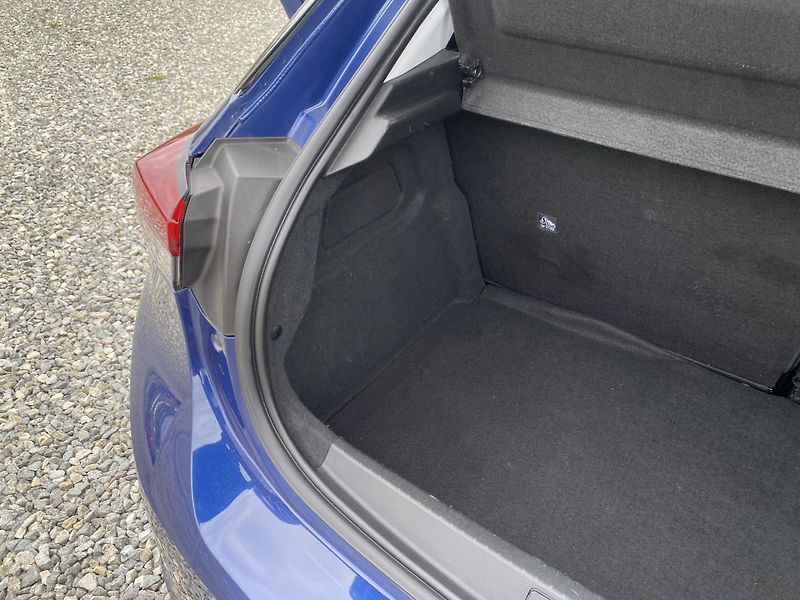 Opel Corsa 1.2i 75PS LIFE NAVI ALU 88TKM! - fotka 112 z 158