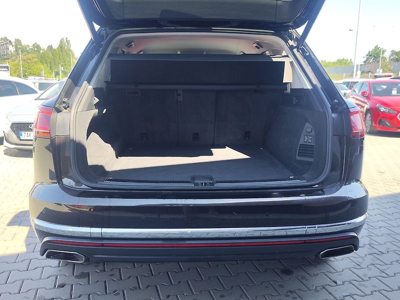 Volkswagen Touareg 3.0 TDi/210kW Elegance AT 4x4 - fotka 9 z 39
