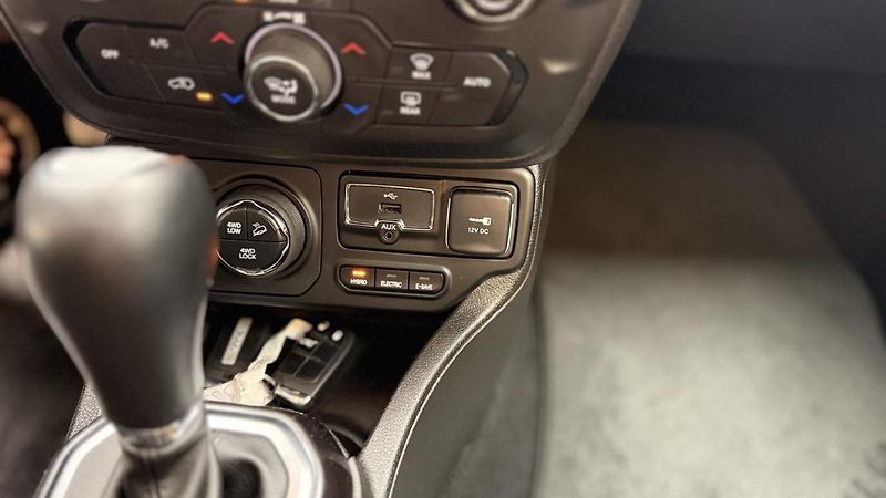 Jeep Renegade (2020) 1.3 T4 PHEV,4x4,50km dojezd - fotka 52 z 59