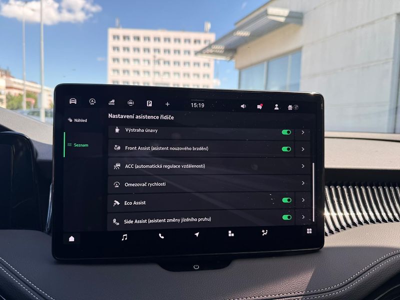Škoda Superb Sportline 2.0 TSI 150kw DSG - fotka 16 z 27
