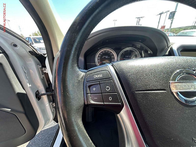 Volvo XC60 (2012) 2.4DS 4x4, ČR, servis.kniha - fotka 18 z 19