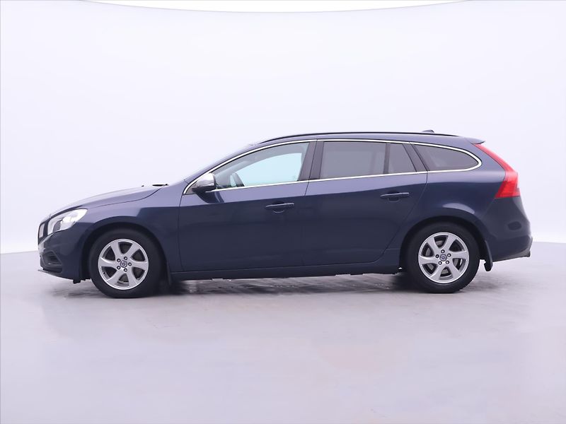 Volvo V60 2,4 D4 V5 120kW AWD R-design - fotka 4 z 27