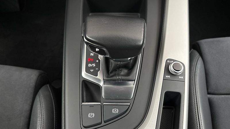 Audi A4 2.0 40TDI S Tronic Quattro - fotka 25 z 29