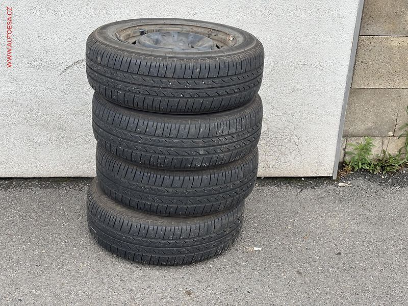 Volkswagen Golf (2010) 1.6 TDi, ČR, Trendline, AC - fotka 16 z 16