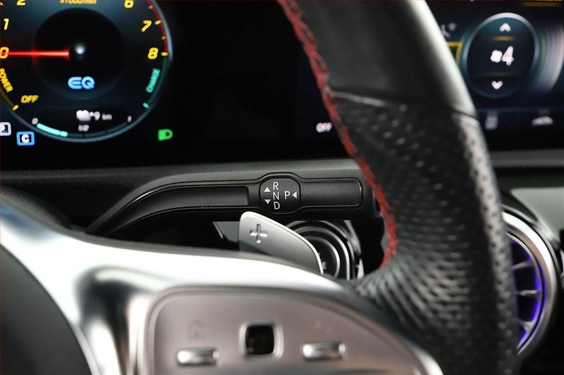Mercedes-Benz CLA (2023) AMG Paket 250 e - fotka 12 z 29