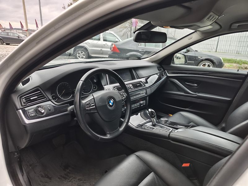 BMW Řada 5 525D X-DRIVE - fotka 10 z 21