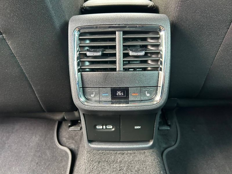Škoda Octavia (2023) 2.0TDI DSG 110 kW TAŽNÉ Head U - fotka 31 z 35