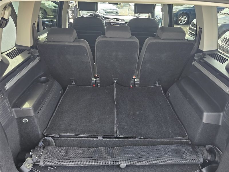 Volkswagen Touran 1,4 Tsi 110KW DSG Sound 7MÍST - fotka 32 z 47