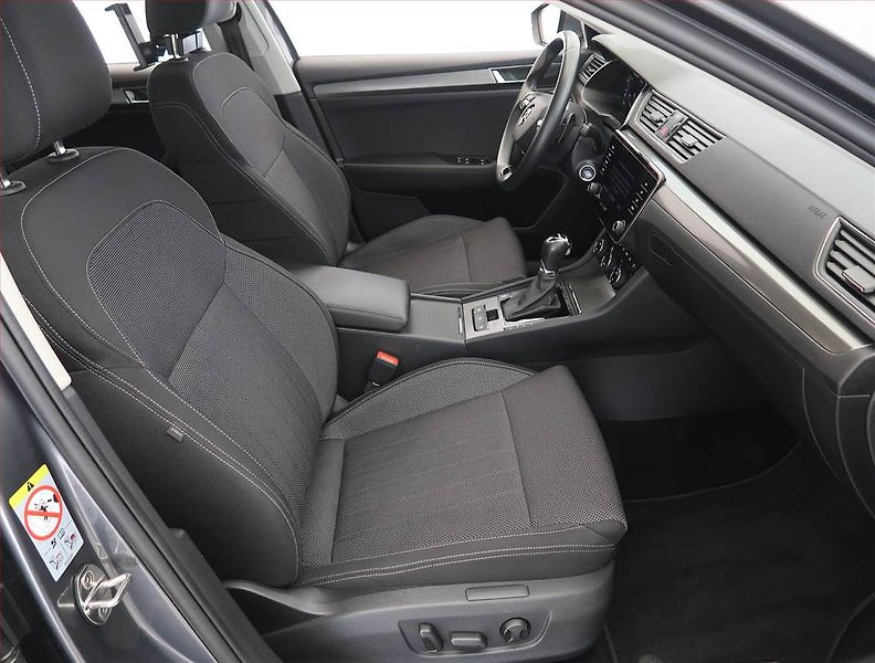 Škoda Superb (2023) Style 2.0 TDI, digi klima - fotka 9 z 29