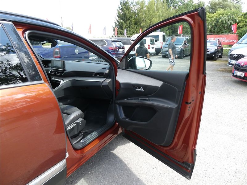 Peugeot 5008 2,0 HDi 130kW GT 7.míst AT8 - fotka 27 z 50