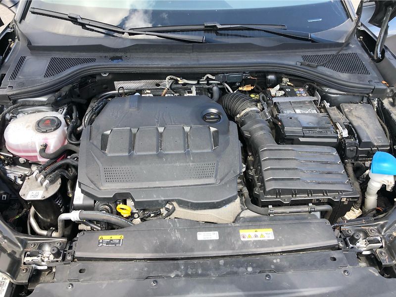 Škoda Superb COMBI 2.0 TDi DSG 7st. SELECTI - fotka 30 z 30