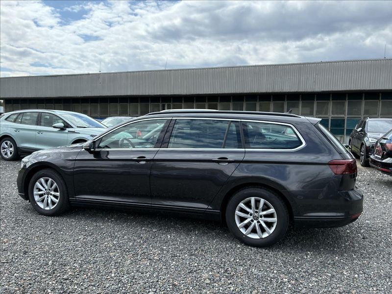 Volkswagen Passat 2,0 TAŽNÉ,IQ LIGHT,KAMERA - fotka 3 z 32