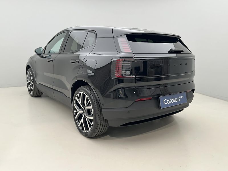 Volvo EX30 (2026) P8 AWD electric ULTRA BLACK  - fotka 9 z 49
