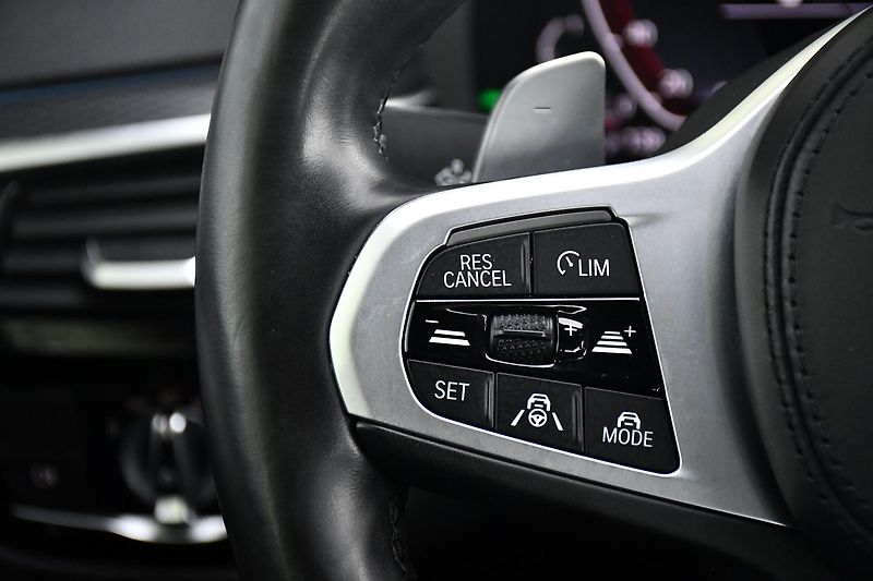 BMW Řada 5 530e PHEV M-SPORT xD HUD 1M ČR - fotka 24 z 39