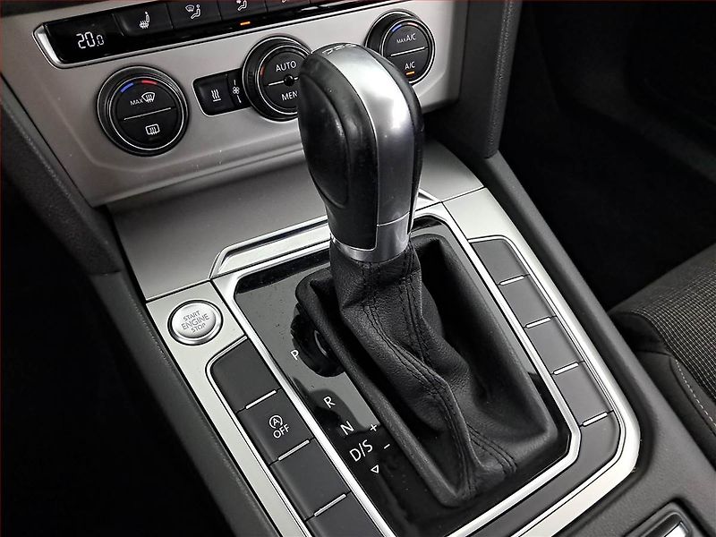 Volkswagen Passat (2016) 2.0 TDI, Automat, Navi - fotka 13 z 22