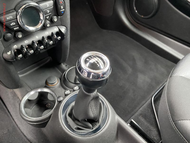 Mini Cooper (2011) 1.6 D, Bixen, +ALU - fotka 12 z 16