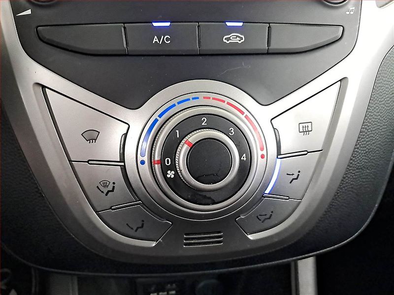 Hyundai ix20 (2014) 1.4 CVVT, Serv.kniha - fotka 13 z 16