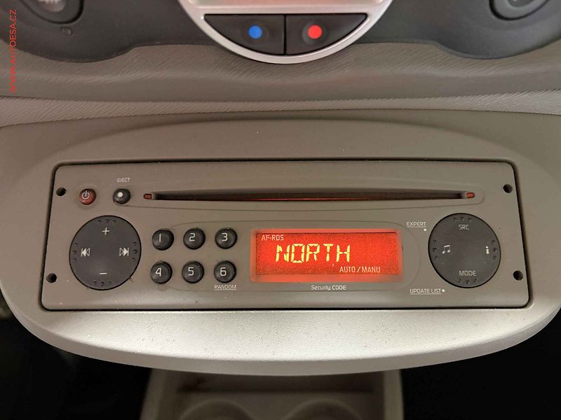 Renault Twingo (2008) 1.1i, autoAC, temp - fotka 11 z 13