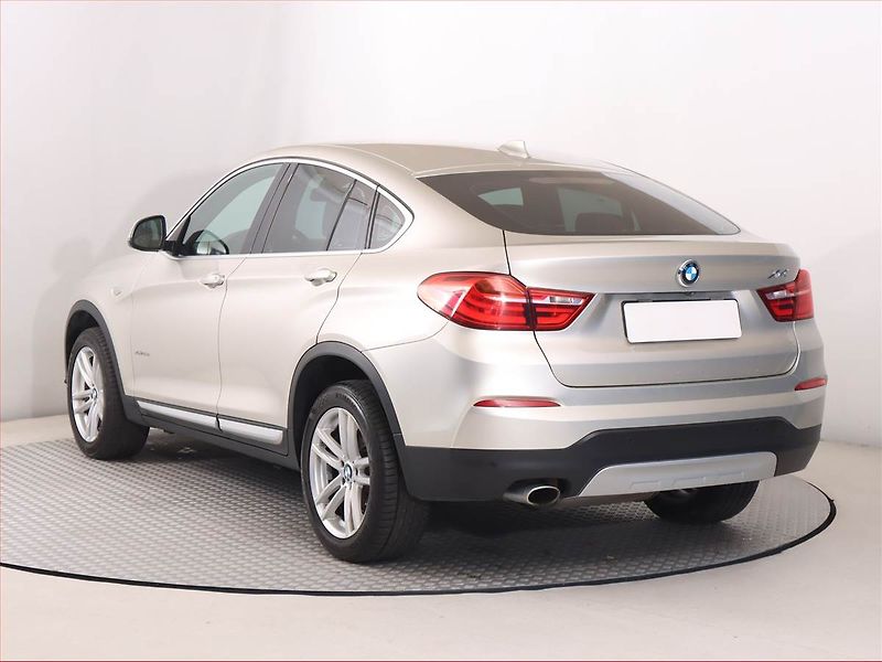 BMW X4 (2019) xDrive20d - fotka 4 z 22
