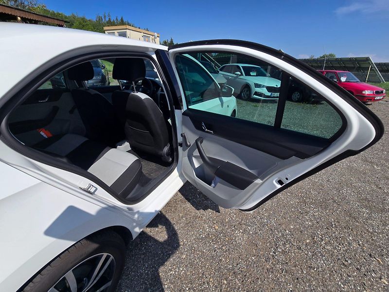 Škoda Rapid (2013) 1.2 TSi 63KW aut.klima - fotka 18 z 23