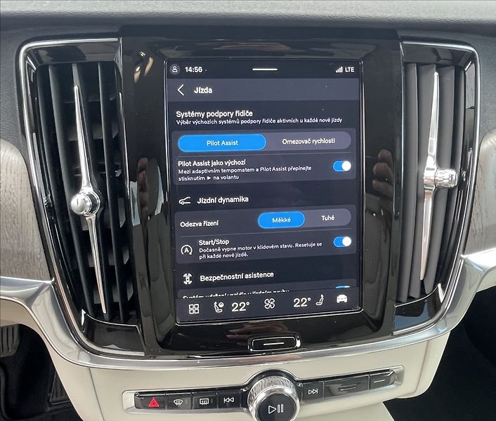 Volvo V90 2,0 i,145kW,MHEV core,STK 7/28 - fotka 18 z 28