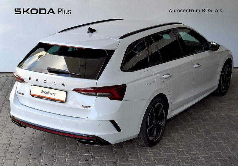 Škoda Octavia (2025) combi RS 2,0 TSI 195 KW 7-STUP - fotka 2 z 43