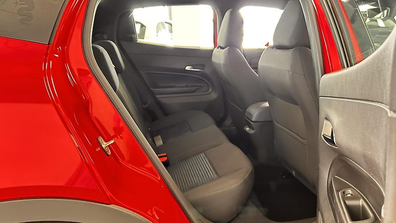 Alfa Romeo Junior 1.2T 145k Ibrida - fotka 13 z 14