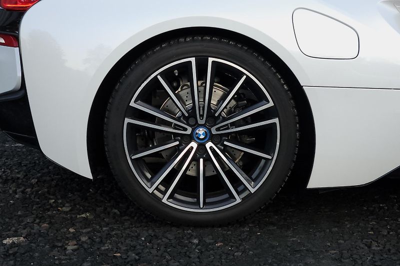 BMW i8 Coupe, Facelift, Lasery - fotka 9 z 31