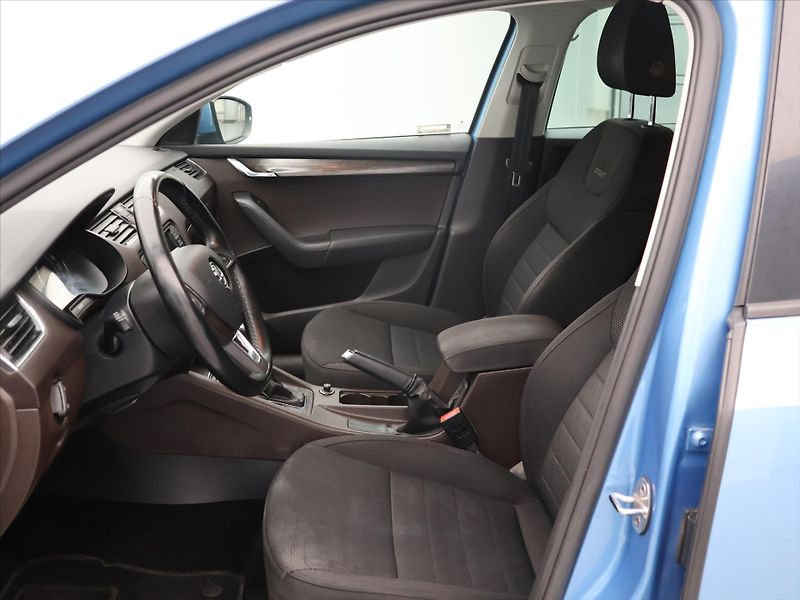 Škoda Octavia 2,0 TDI 135kW DSG 4x4 Scout - fotka 10 z 28
