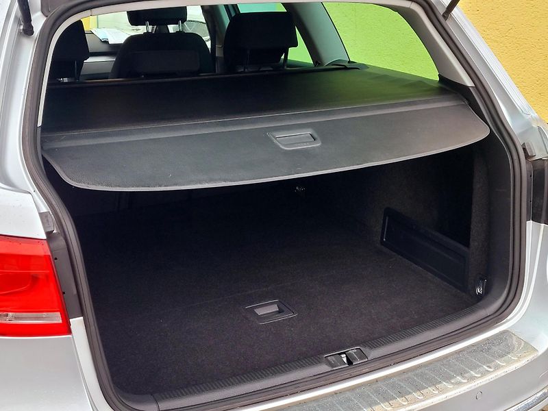 Volkswagen Passat *SERV.KNÍŽKA,AUT.PARKOVÁNÍ   - fotka 13 z 47