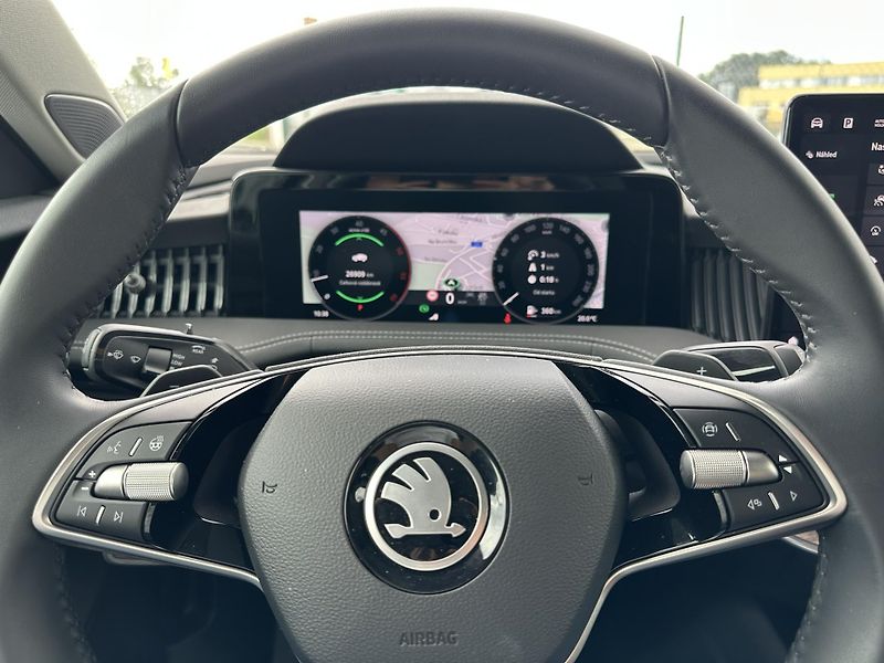 Škoda Superb Laurin a Klement - fotka 15 z 17
