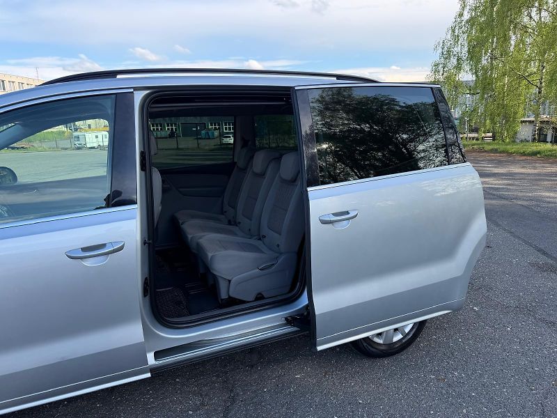 Volkswagen Sharan 2,0 TDI DSG Comfortline/servis - fotka 10 z 30