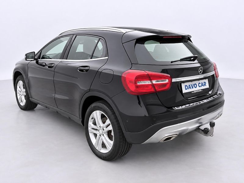 Mercedes-Benz GLA 1,6 180 90kW Xenon Navi - fotka 5 z 24