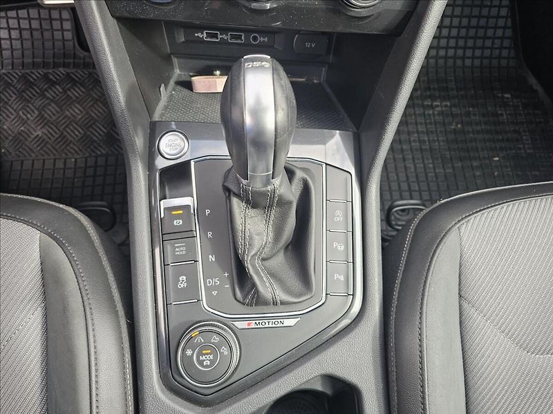Volkswagen Tiguan Allspace 2,0TDi176KW R-Line Webasto - fotka 27 z 51