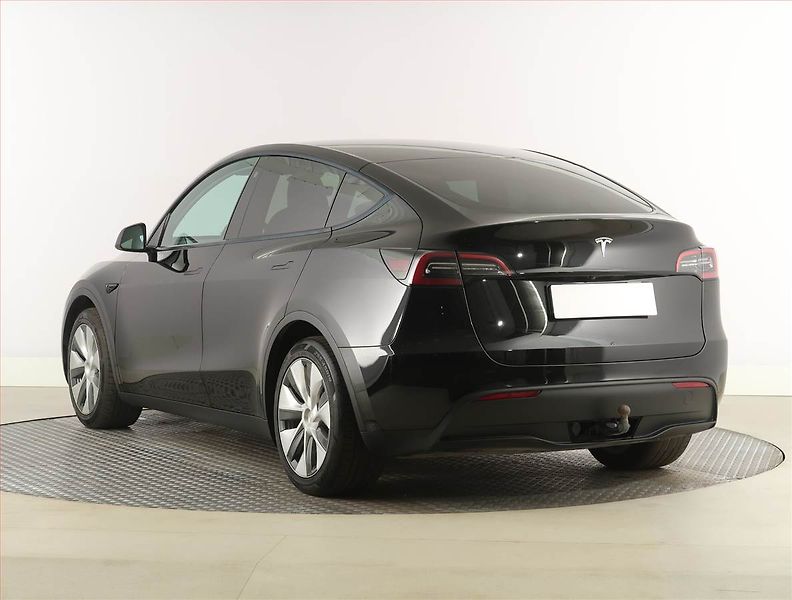Tesla Model Y (2023) RWD LFP 60kWh, SoH 93% - fotka 4 z 32