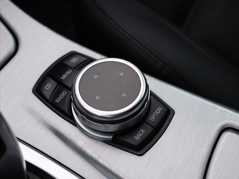 BMW Řada 5 3,0 530d x Drive Tažné Klima - fotka 29 z 38
