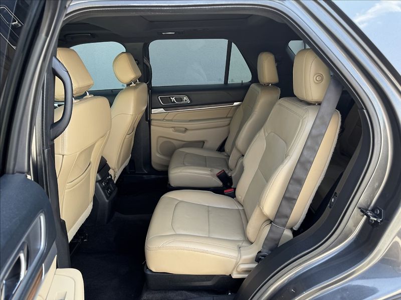 Ford Explorer 3,5 V6 268kW 4X4 PLATINUM - fotka 18 z 50