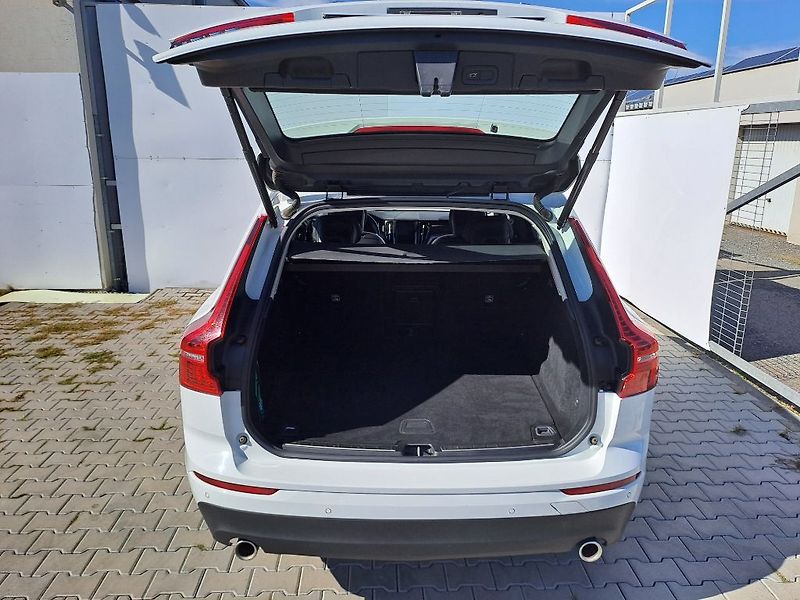 Volvo XC60 Momentum Pro B4 AWD 145kW - fotka 9 z 29