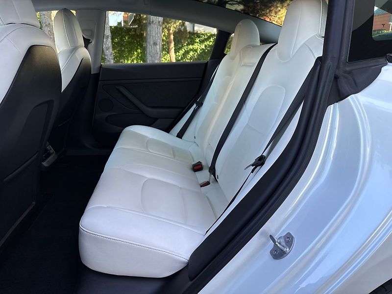 Tesla Model 3 Performance - fotka 9 z 39