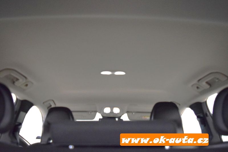 Volvo XC60 2.0 B4 AWD MOMENTUM 2022 - fotka 19 z 54