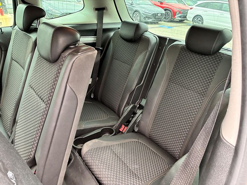 Opel Zafira Tourer 2.0CDTi 125kW AT 7MÍST - fotka 14 z 29