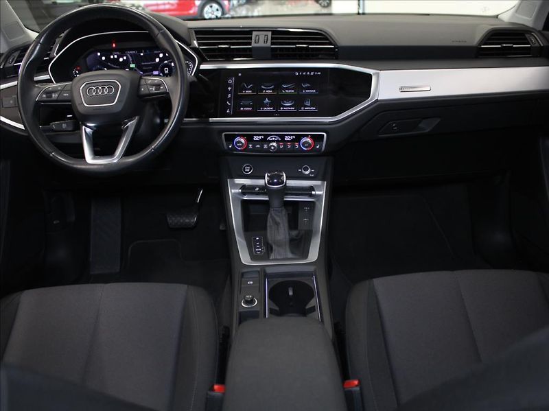 Audi Q3 2,0 TDi S-Line 54tkm. 1.maj.ČR - fotka 8 z 24